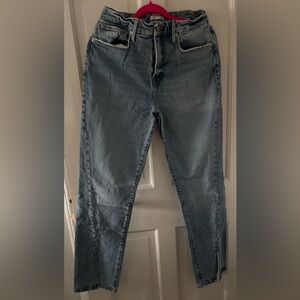 Good American Size 10/30
Twisted slit Jeans